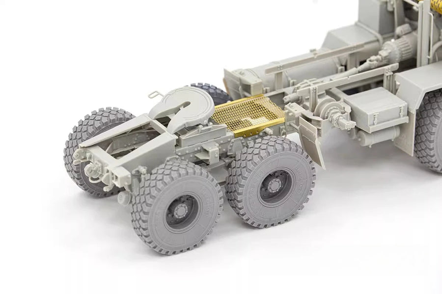Modern US HEMTT 8x8 Tractor with Winch 1/35 Resin Vehicle Kit - resin model view 3