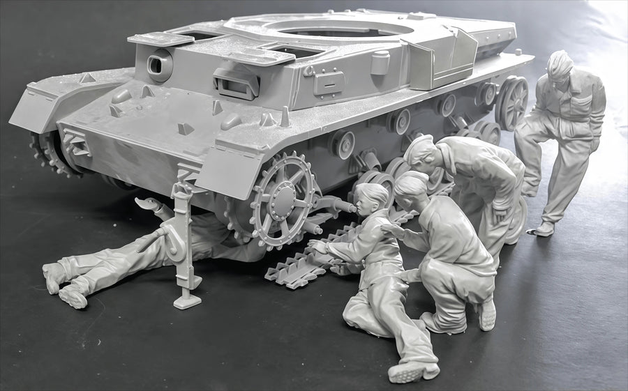 WWII German Tank Maintenance Crew 5-Figure Set 1/35 Resin Model Kit - 1/35 resin model view 2