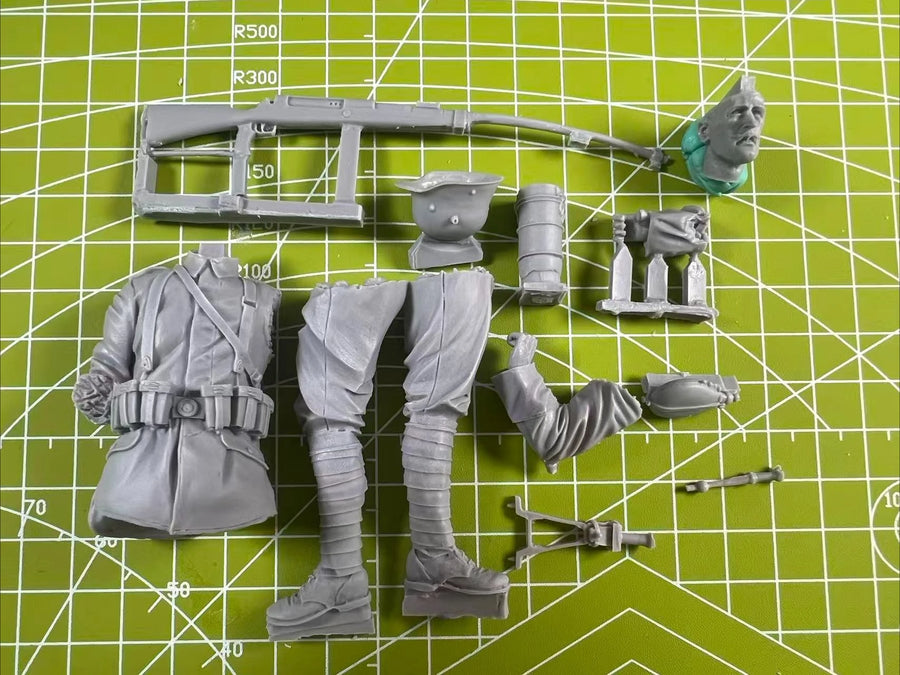 WWI British Soldier with Rifle 1/16 Resin Figure Kit - 1/16 resin model view 2