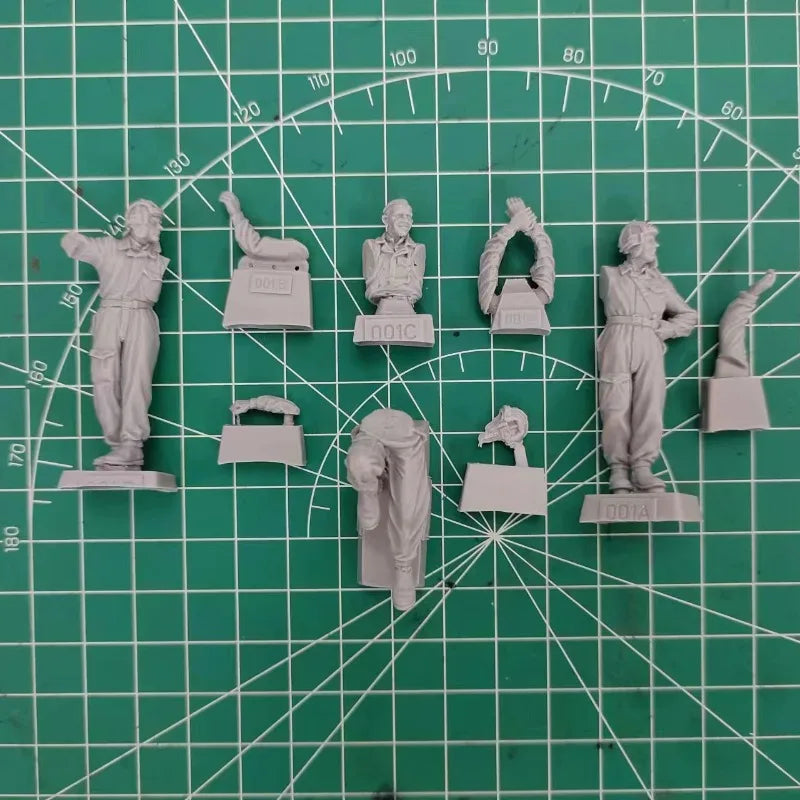 Soviet T-34 Tank Crew Member 1943-1954 1/35 Resin Figure Kit - 1/35 resin model view 2