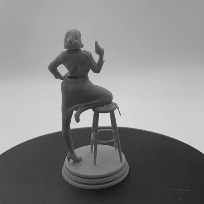 1940s Secret Agent Woman with Pistol 1/24 Resin Figure - 1/24 resin model view 6