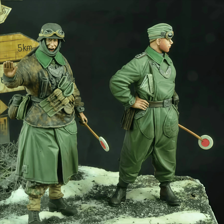 WWII German Soldiers 2-Figure Set 1/35 Resin Kit - 1/35 resin model view 2