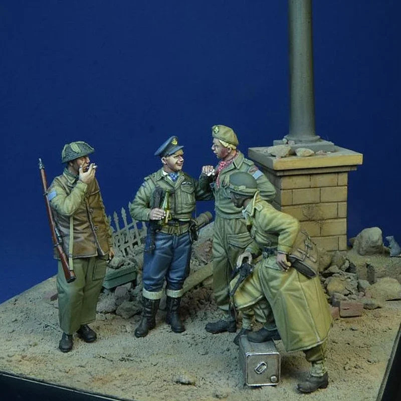 WWII Soviet Officers 4-Figure Diorama Set 1/35 Resin Kit - 1/35 resin model view 4