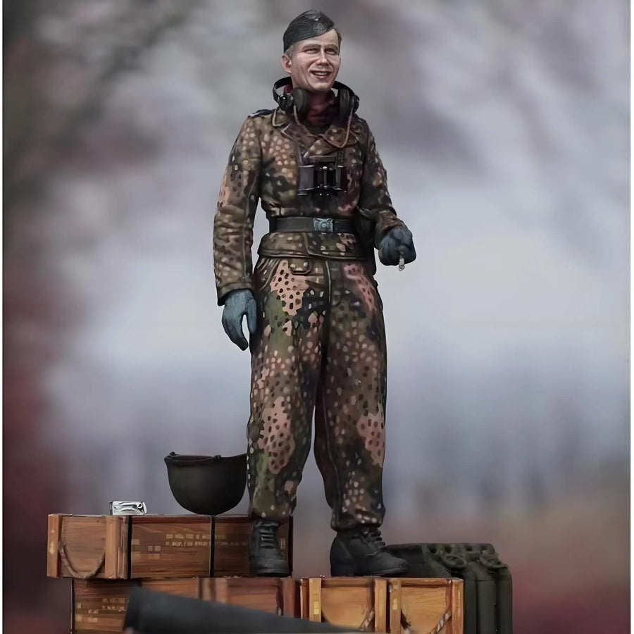 WWII German Tank Commander Pea Dot Camo 1/35 Resin Figure Kit - resin model view 2