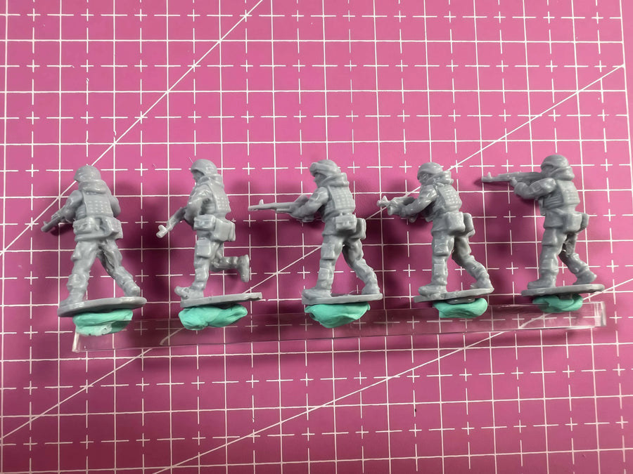 Modern Infantry Squad 5-Figure Set 1/72 Scale Resin Kit - 1/72 resin model view 2
