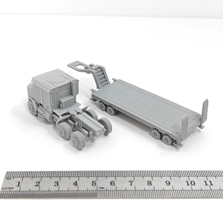 Oshkosh M1070 Global HET Heavy Equipment Transporter 1/144 Resin Kit - 1/144 resin model view 3