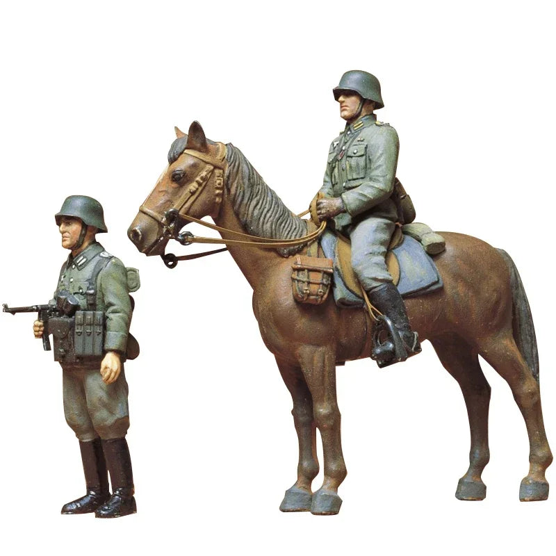 WWII Wehrmacht Mounted Infantry 1/35 Resin Figure Set - 1/35 resin model view 2
