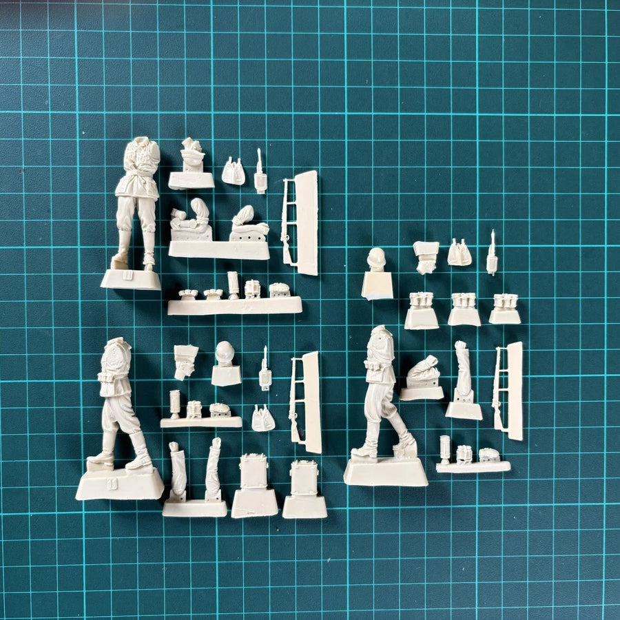 WWII German Soldiers 3-Figure Set 1/35 Scale Resin Kit - 1/35 resin model view 2