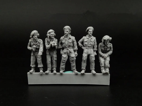 WWII British Armored Crew with Berets 5-Figure Set 1/72 Resin Kit