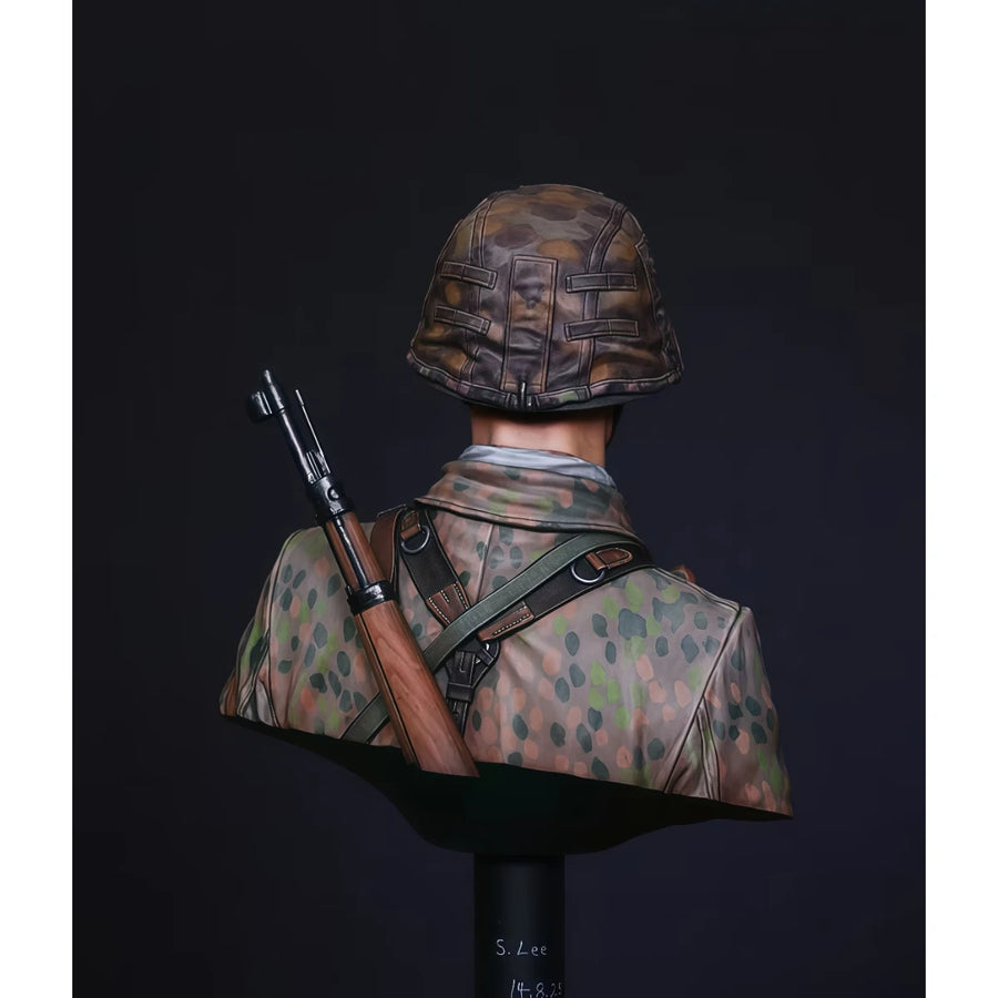 WWII German Waffen-SS Erbsenmuster Camo Infantry Bust 1/10 Resin Kit - resin model view 5