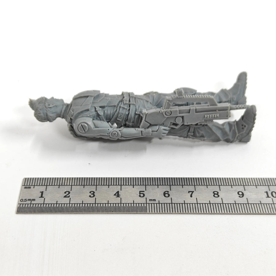 Sci-Fi Soldier with Rifle 28mm Resin Figure Kit - 28mm resin model view 2