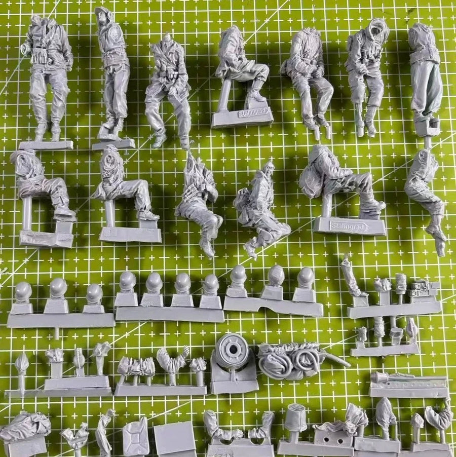 WWII German Tank-Mounted Infantry 13-Figure Set 1/35 Resin Kit - 1/35 resin model view 2