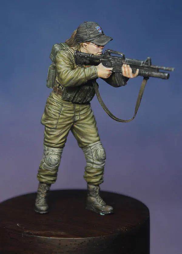 Modern Israeli Female Soldier 1/35 Resin Figure Kit - 1/35 resin model view 6