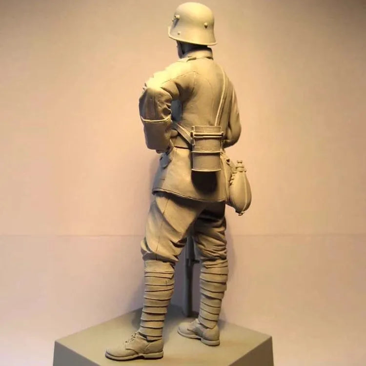 WWI British Soldier with Rifle 1/16 Resin Figure Kit - 1/16 resin model view 4