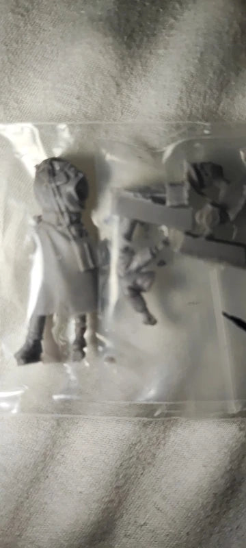Soviet Military Cameraman 1943-45 1/35 Resin Figure Kit - 1/35 resin model view 2