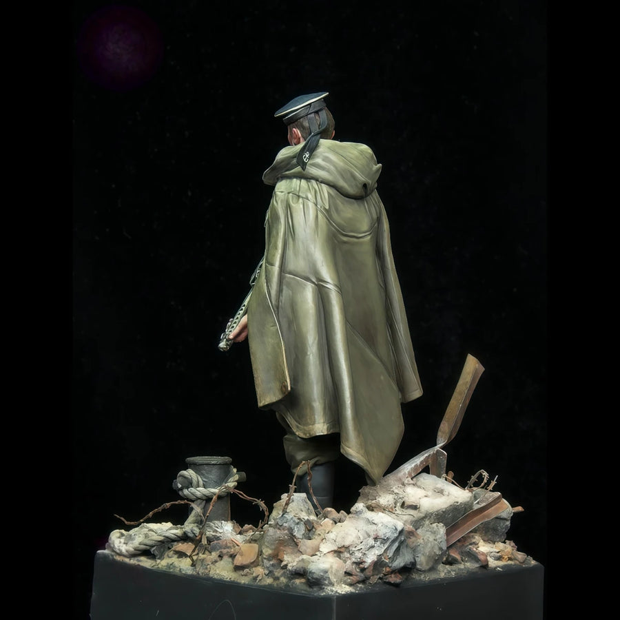 Soviet Marine Corps Soldier with Rifle 75mm Resin Figure Kit - 75mm resin model view 5