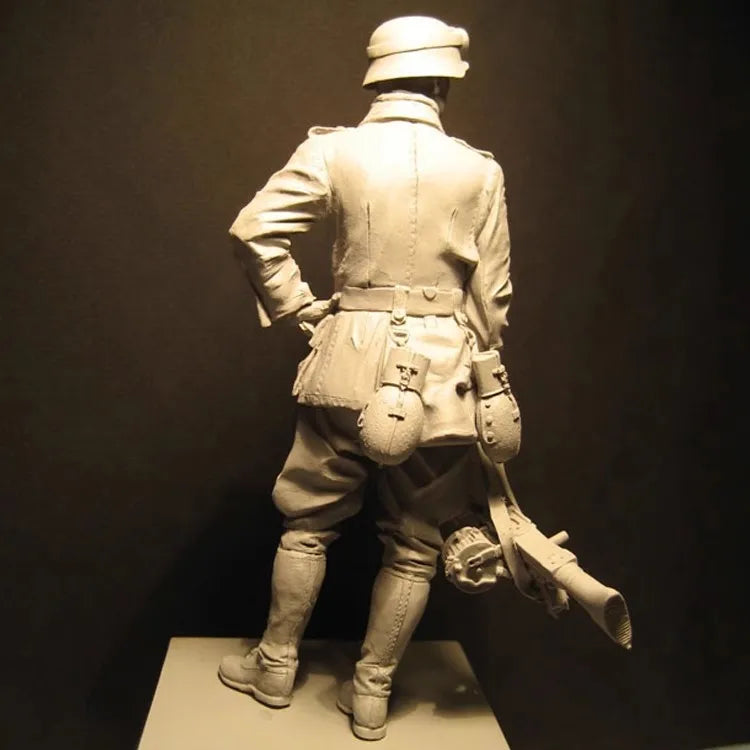 WWII African Infantry Soldier 1/16 Resin Figure Kit - 1/16 resin model view 3