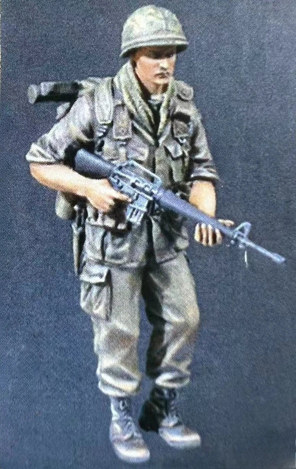 Vietnam War US Army Soldier with M16 Rifle 1/35 Resin Figure Kit