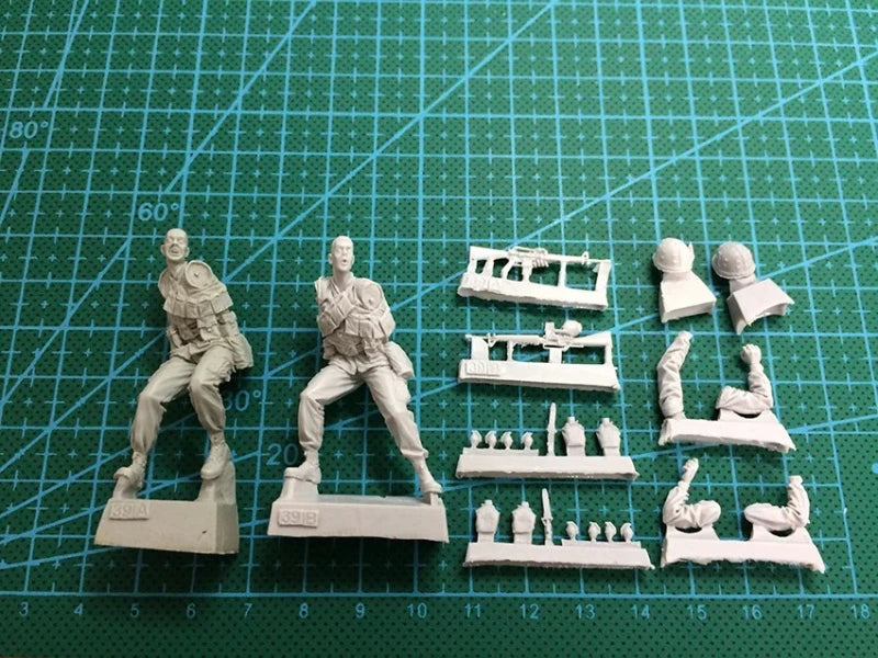 US Marine Corps Soldiers 2-Figure Set 1/35 Resin Model Kit - 1/35 resin model view 2