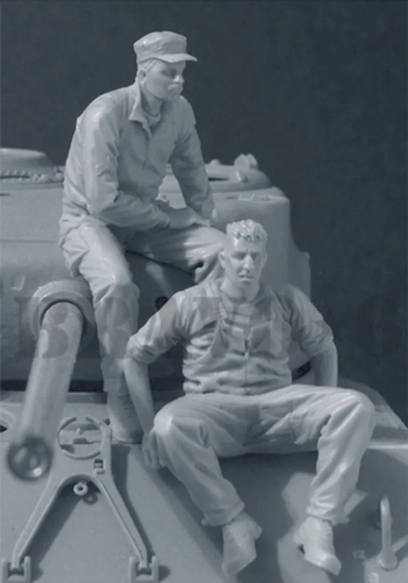 WWII US Tank Crew 2-Figure Set 1:35 Scale Resin Figures - 1/35 resin model view 2