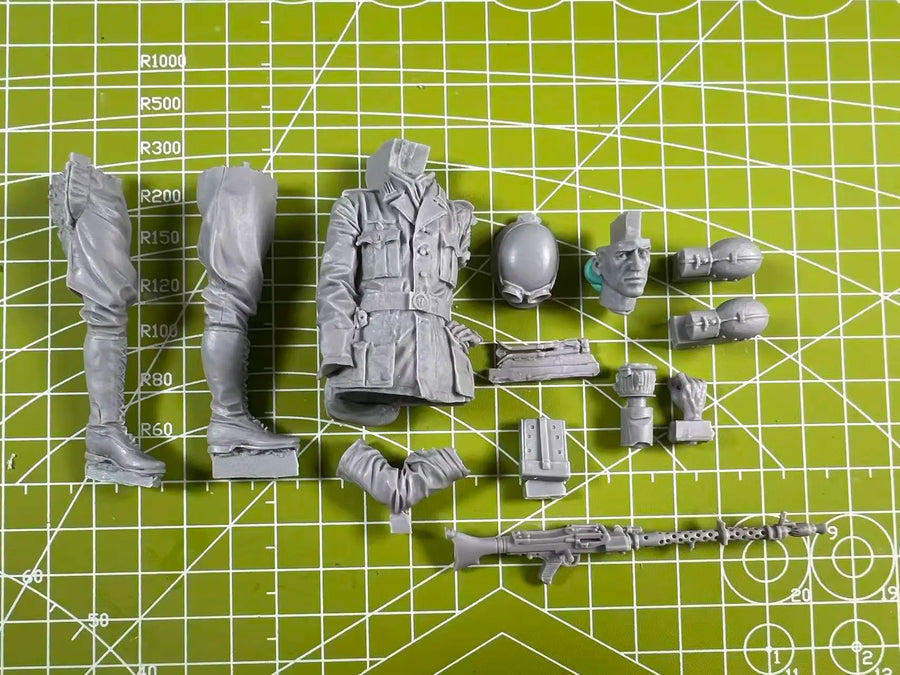 WWII African Infantry Soldier 1/16 Resin Figure Kit - 1/16 resin model view 2