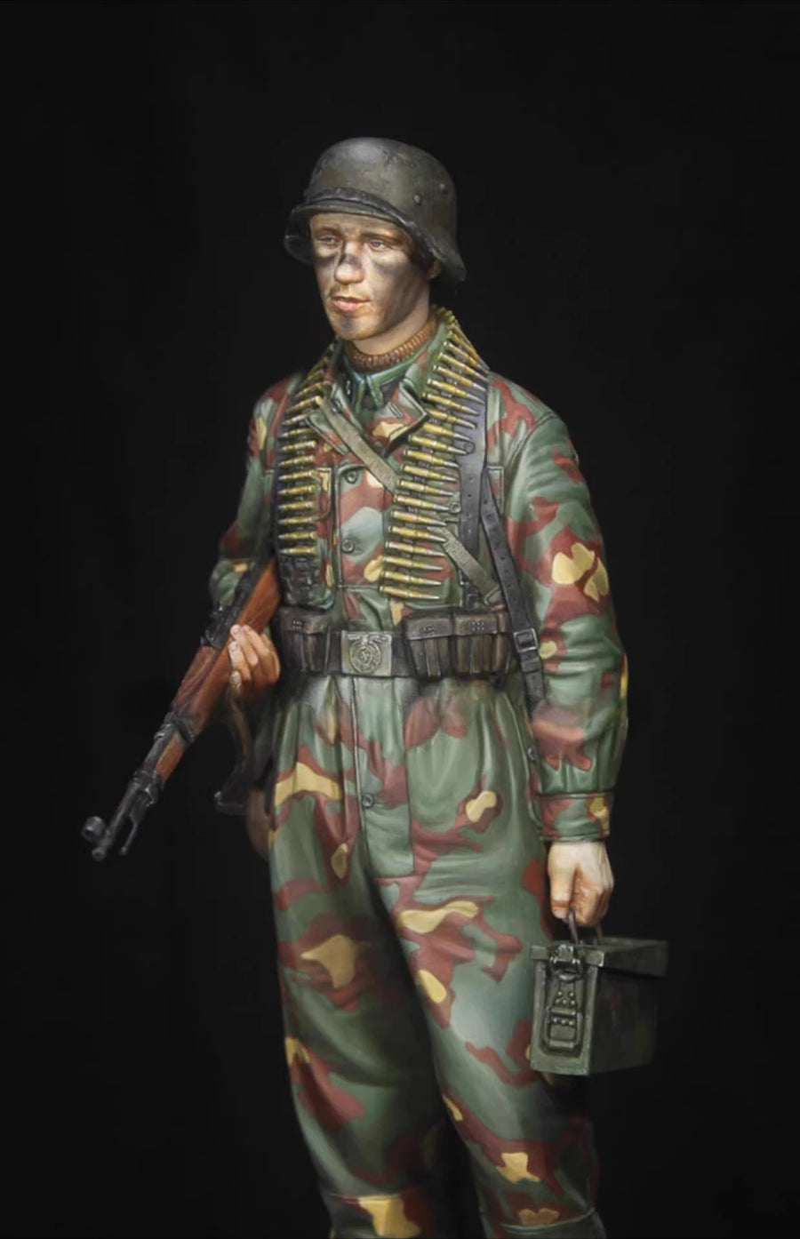 WWII German 12th SS Panzer Division Armored Soldier 1/16 Resin Figure Kit - 1/16 resin model view 5