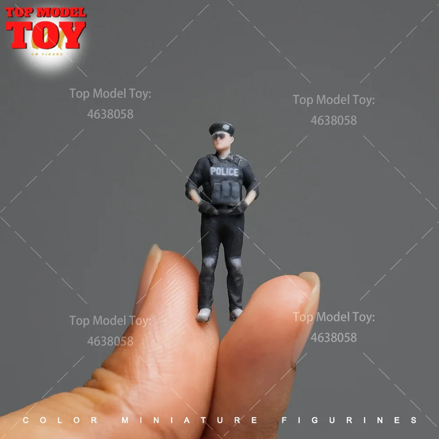 Chinese Police Officer in Tactical Gear 1/24 Resin Figure - 1/24 resin model view 3