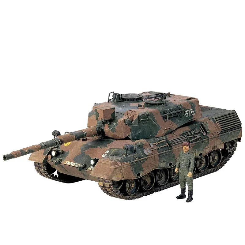 West German Leopard A4 Main Battle Tank 1/35 Scale Resin Model Kit - 1/35 resin model view 5