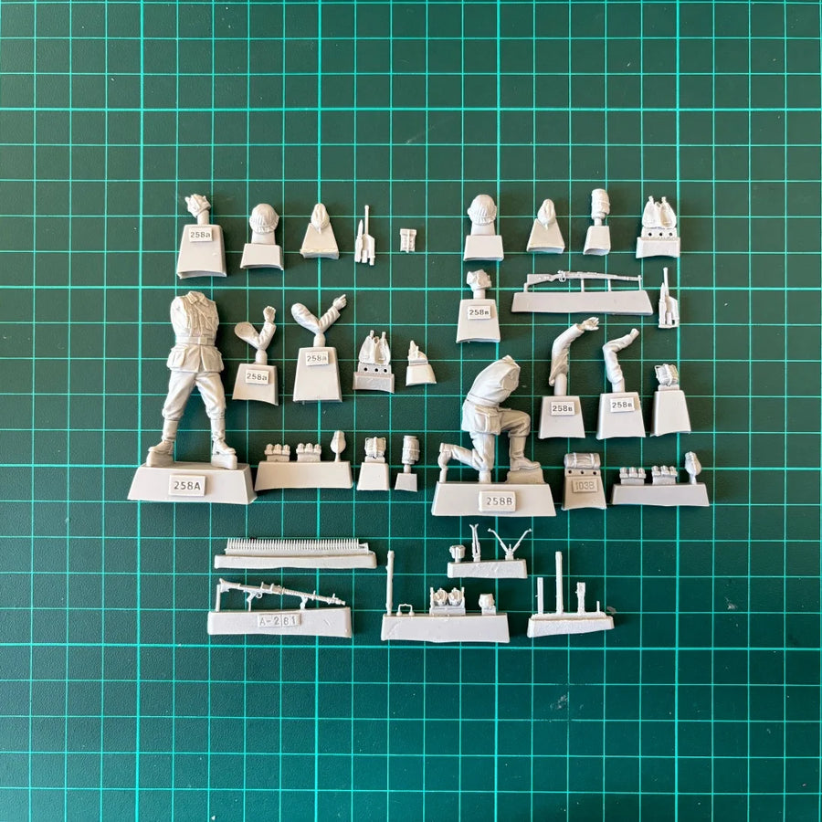 WWII German MG Gunner Summer 1942 1/35 Resin Figure Kit - 1/35 resin model view 3