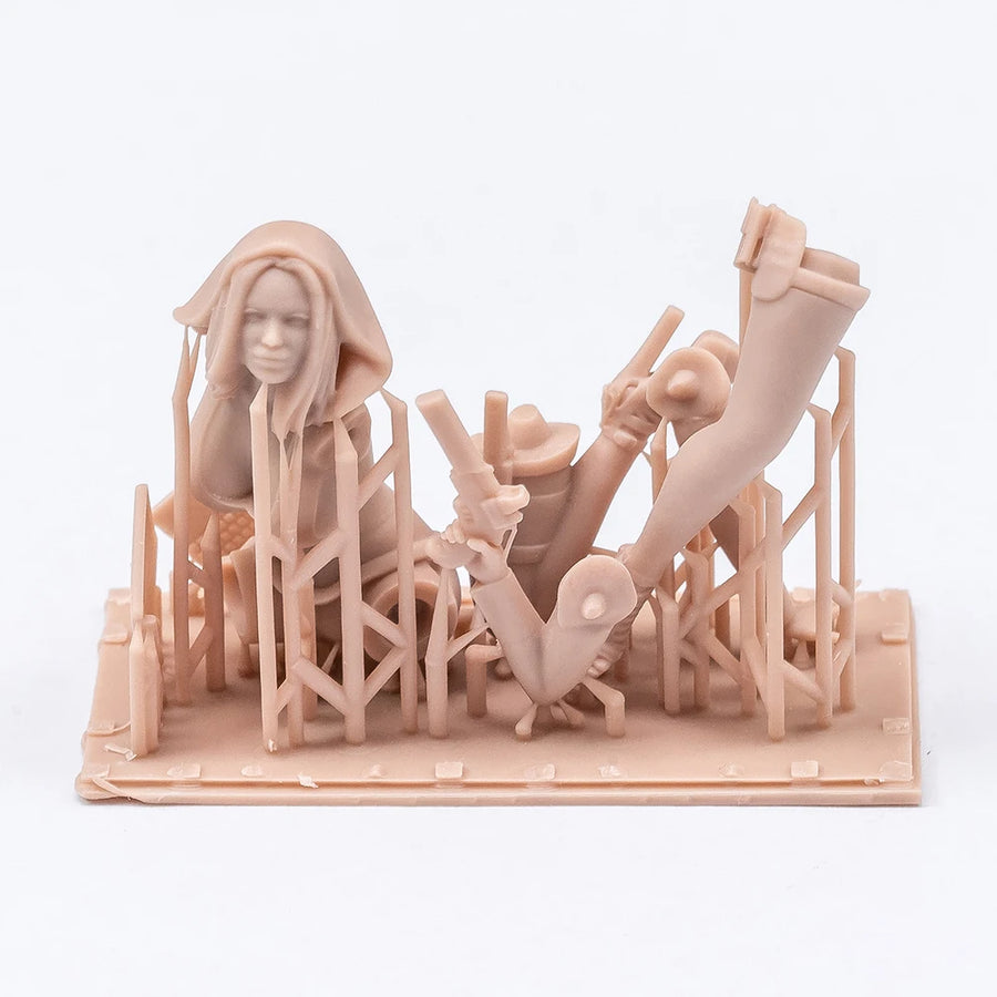 Hacker Girl with Laptop 1/35 Resin Figure Kit - 1/35 resin model view 4