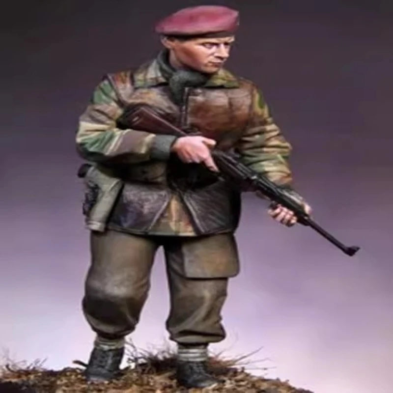 British Paratrooper with Rifle 1/16 Resin Figure Kit - 1/16 resin model view 4