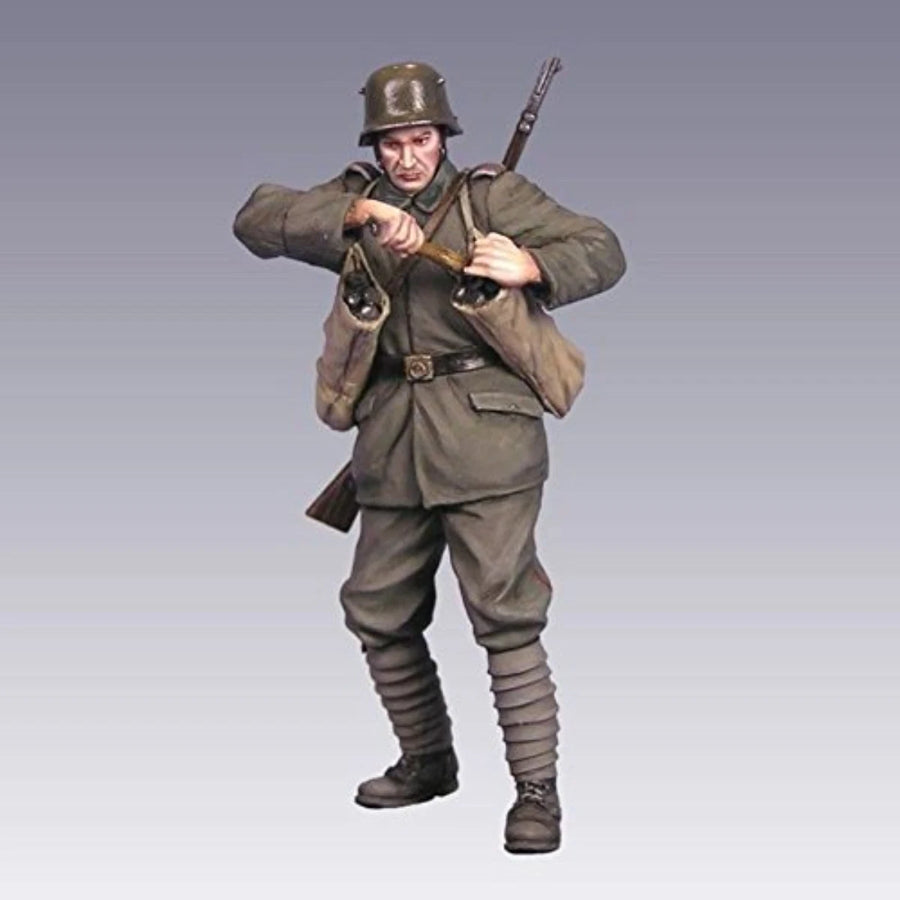 WWI German Grenadier Soldier 1/35 Resin Figure Kit - 1/35 resin model view 3