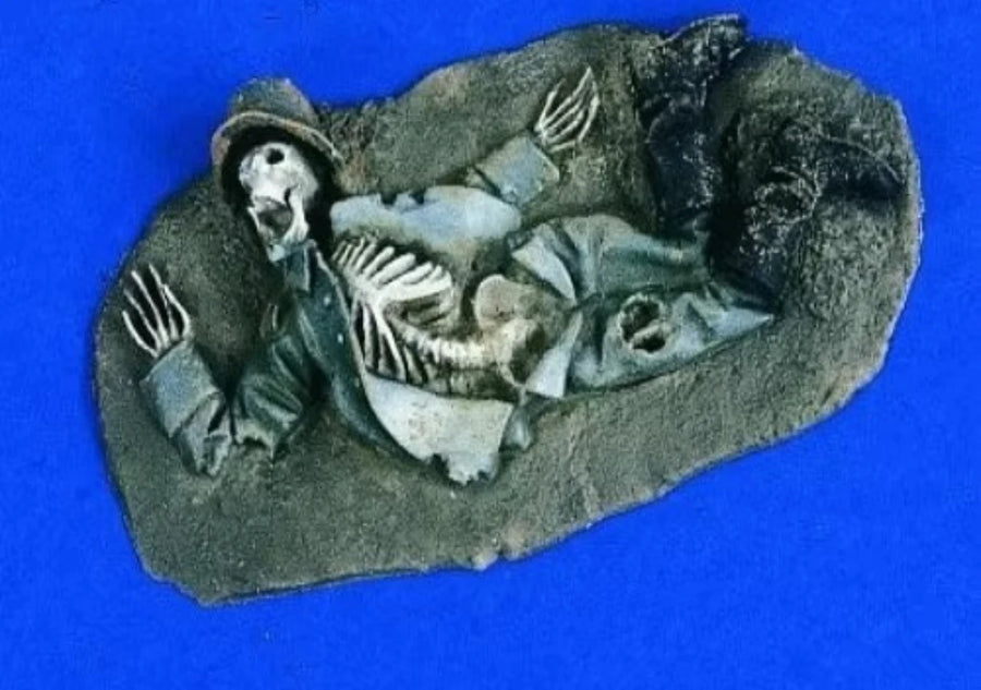 Skeleton Warrior Diorama Resin Terrain Kit - resin model view 2