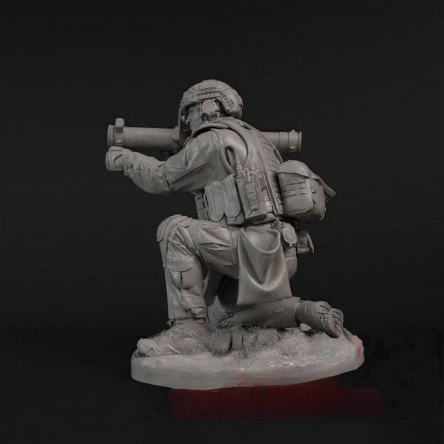 Modern Special Forces Operator with Anti-Tank Launcher and Assault Rifle 1/35 Resin Figure Kit - resin model view 4