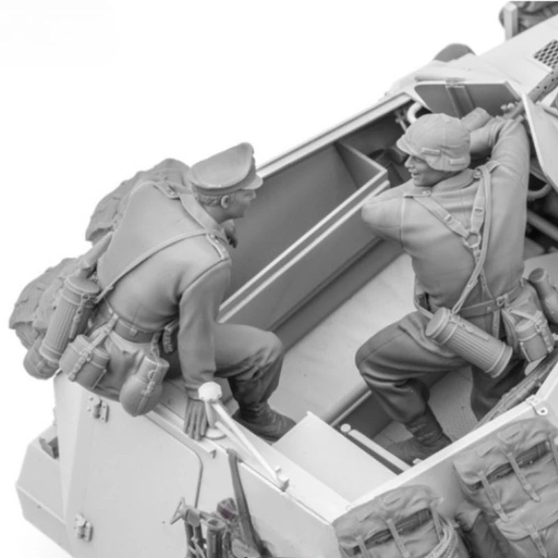 WWII German Panzer Crew 2-Figure Set 1/16 Resin Diorama Kit - 1/16 resin model view 2