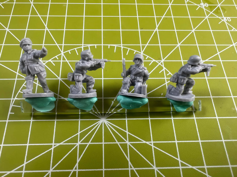 WWII German Infantry Squad 28mm Tabletop Wargaming Figure Set - resin model view 2