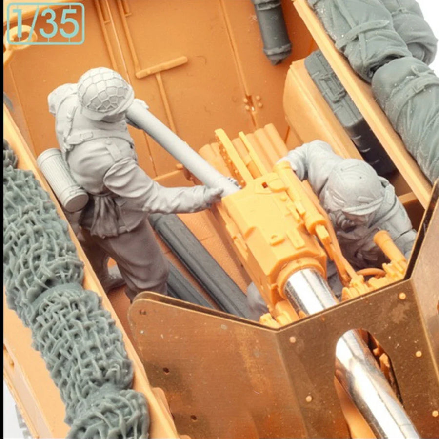 WWII Soldier Loading Ammunition 1/35 Resin Figure Kit - 1/35 resin model view 3
