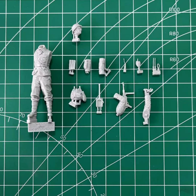 WWII German Soldier Poteau Ambush 1/35 Resin Figure Kit - 1/35 resin model view 3