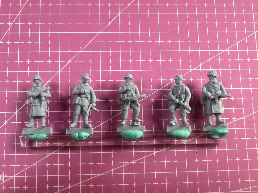 WWII Multi-Nation Infantry Soldiers 5-Figure Set 1/72 Resin Kit - unpainted resin model kit - view 2