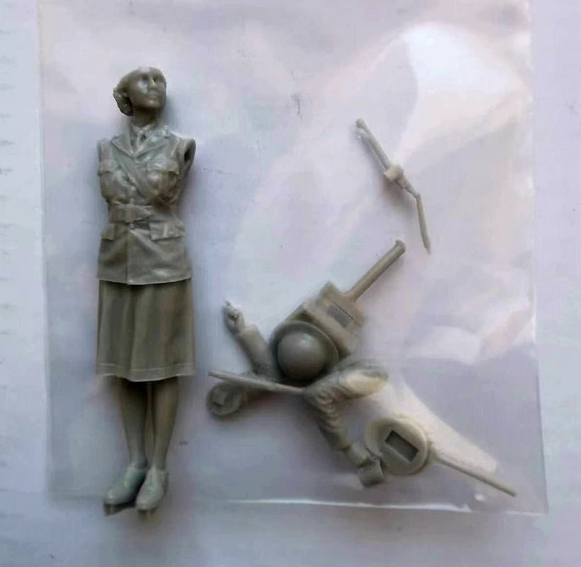 RAF Female Service Member 1:32 Resin Figure Kit - 1/32 resin model view 4
