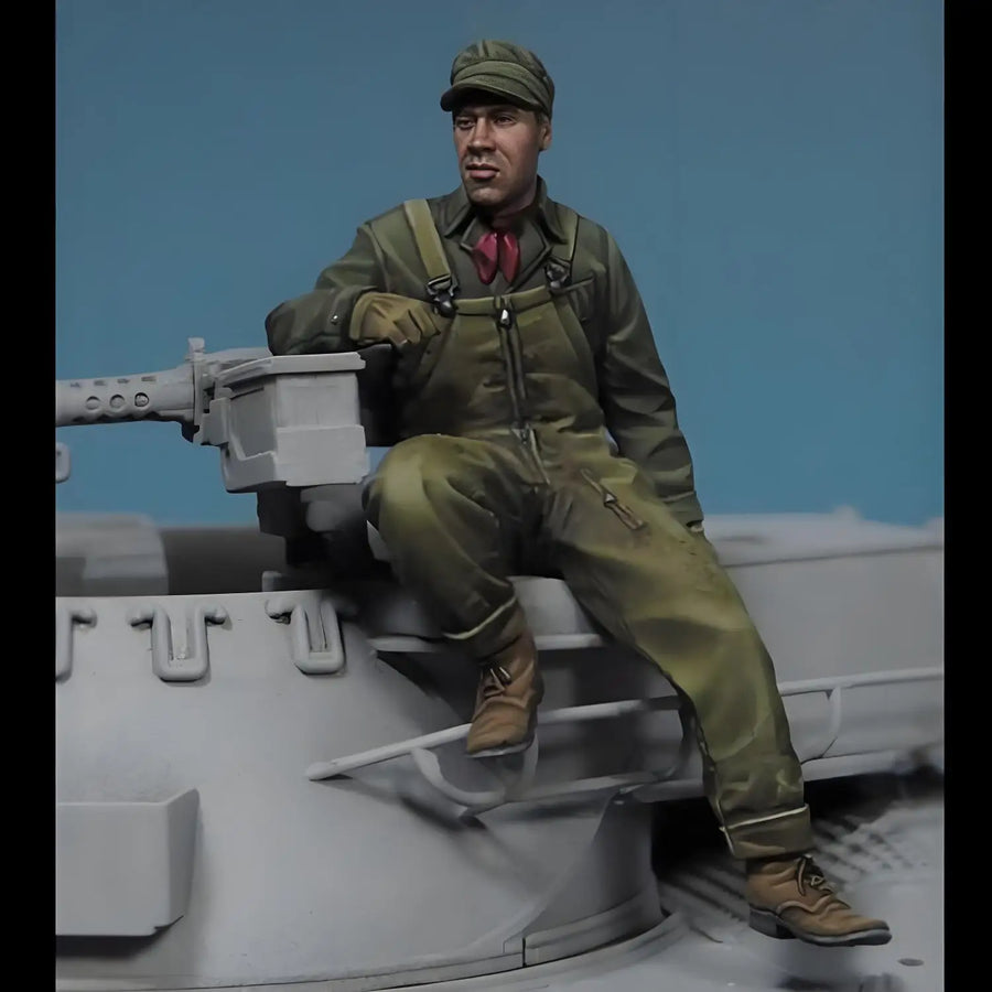 WWII Tank Crew/Mortar Loader with Ammunition 1/35 Resin Figure Kit - resin model view 3