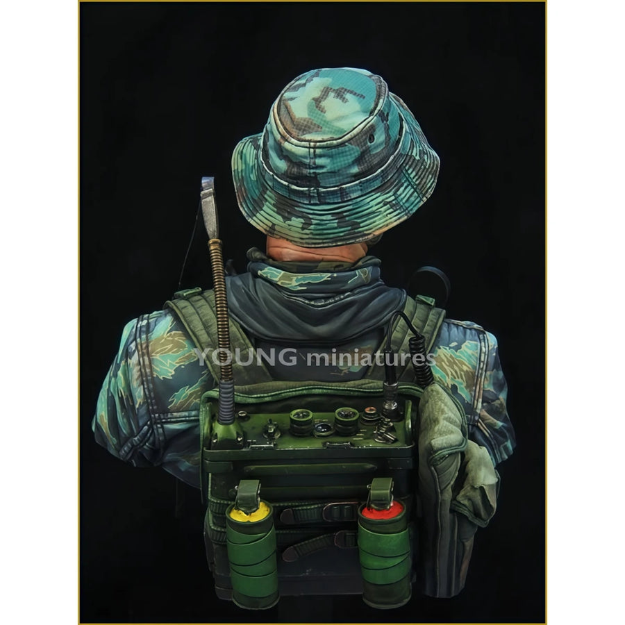 Vietnam War Era Operator with Tiger-Stripe Camo 1/10 Resin Bust Kit - resin model view 5