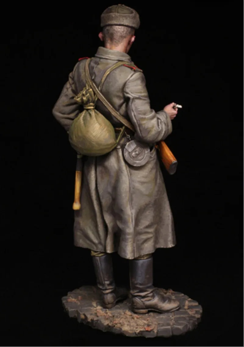 WWII Soviet Soldier with Mosin-Nagant 1/16 Resin Figure - 1/16 resin model view 2
