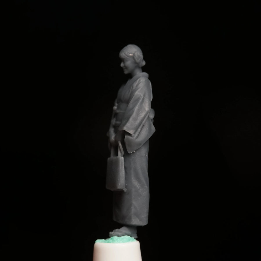 Japanese Woman in Kimono with Handbag 1/64 Resin Figure Kit - 1/64 resin model view 5
