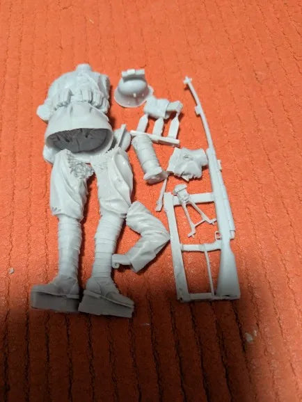 WWI British Soldier with Rifle 1/16 Resin Figure Kit - 1/16 resin model view 6