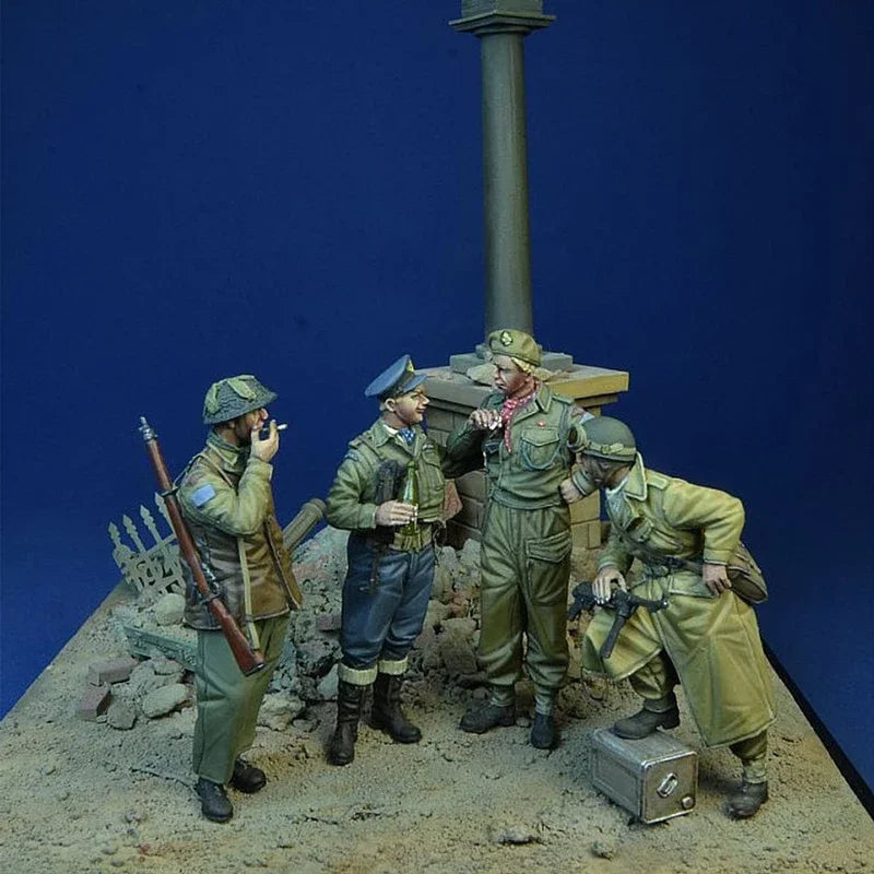 WWII Soviet Officers 4-Figure Diorama Set 1/35 Resin Kit - 1/35 resin model view 3
