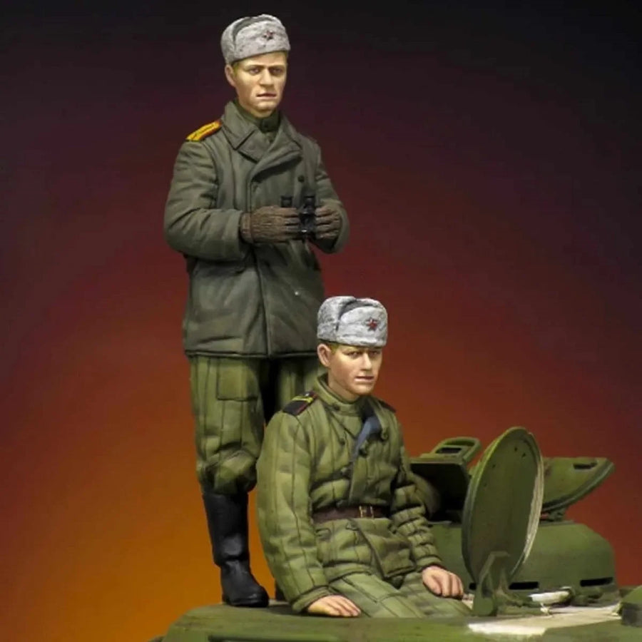 Soviet Tank Crew Winter 2-Figure Set 1/35 Resin Diorama Kit - 1/35 resin model view 3