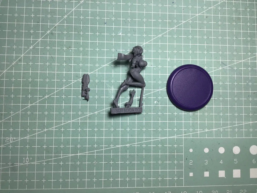Sci-Fi Female Gunner with Heavy Blaster 75mm Resin Figure Kit - resin model view 3