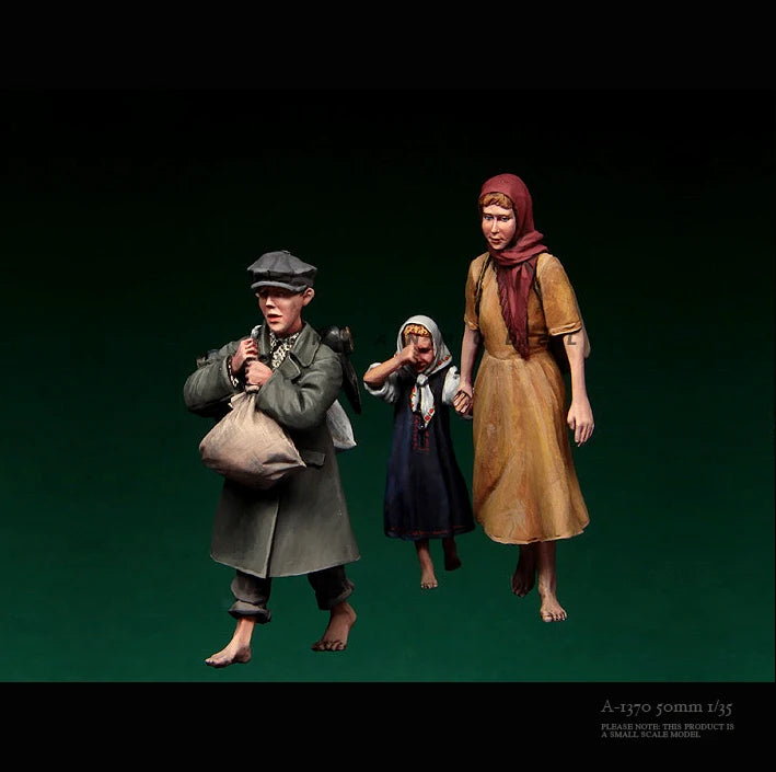 Modern Civilian Refugees 10-Figure Set 1/35 Scale Resin Model Kit - 1/35 resin model view 3