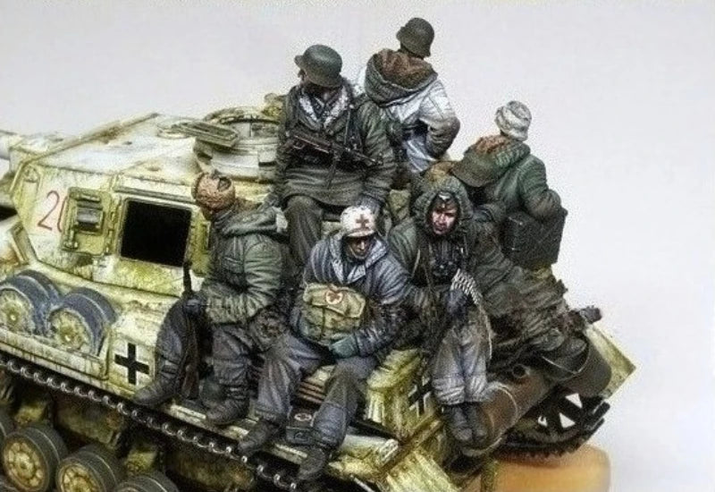 WWII German Panzergrenadiers 8-Figure Set 1/35 Resin Diorama Kit - 1/35 resin model view 3